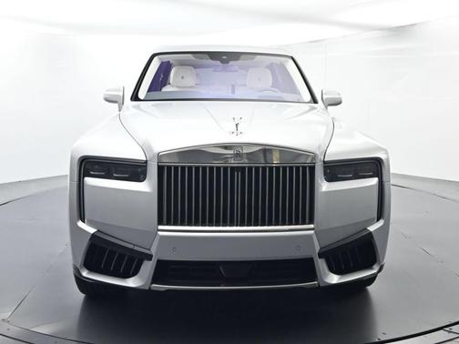 Silver 2027 Rolls-Royce Cullinan