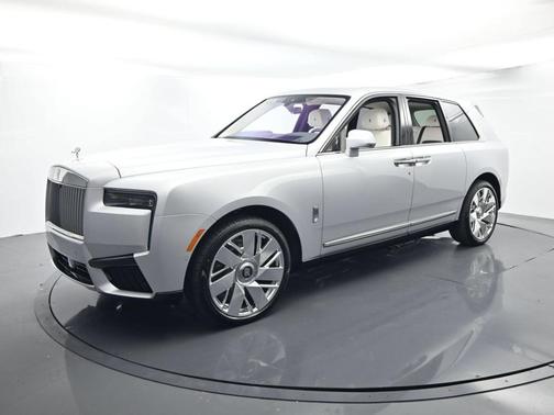 Silver 2027 Rolls-Royce Cullinan