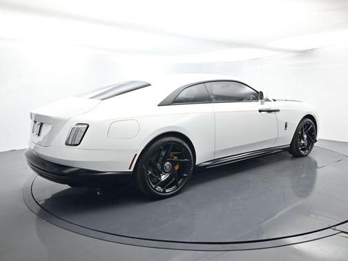 2025 Rolls-Royce Spectre 