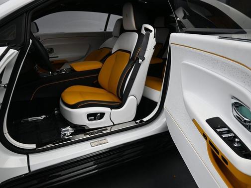 2025 Rolls-Royce Spectre 