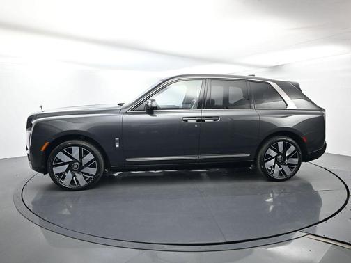 Light Windsor Gray Metallic 2026 Rolls-Royce Cullinan