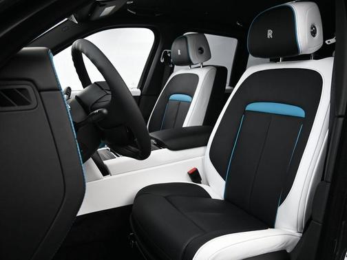 Light Windsor Gray Metallic 2026 Rolls-Royce Cullinan