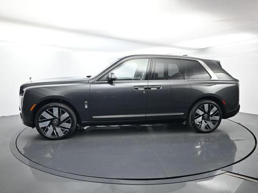 Light Windsor Gray Metallic 2026 Rolls-Royce Cullinan