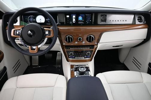 Andalusian White 2027 Rolls-Royce Phantom