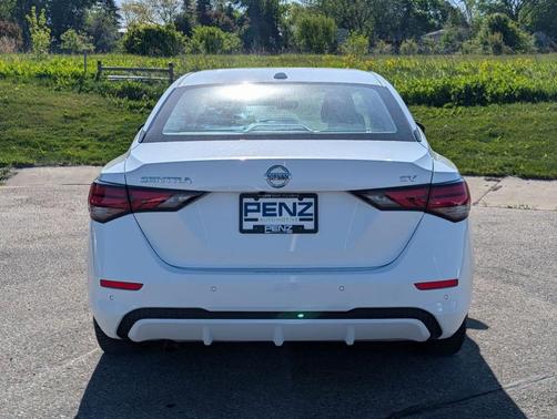 Cloud White 2022 Nissan Sentra SV