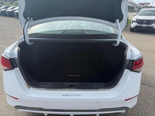 Cloud White 2022 Nissan Sentra SV