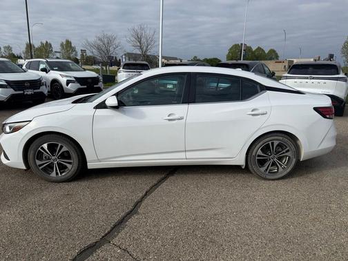 Cloud White 2022 Nissan Sentra SV