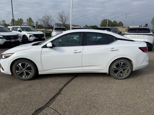 Cloud White 2022 Nissan Sentra SV