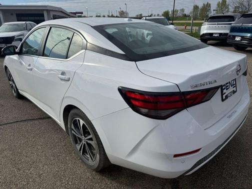 Cloud White 2022 Nissan Sentra SV