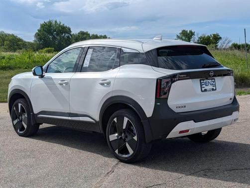 Aspen White Tri 2025 Nissan Kicks SR