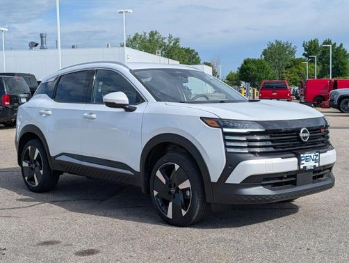 Aspen White Tri 2025 Nissan Kicks SR