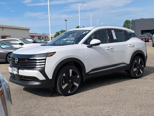 Aspen White Tri 2025 Nissan Kicks SR