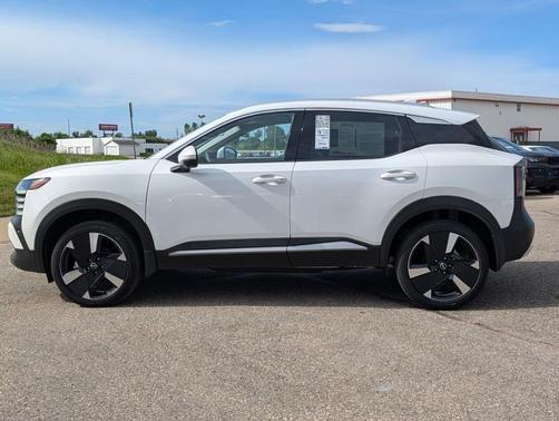 Aspen White Tri 2025 Nissan Kicks SR