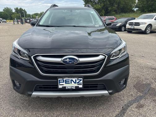 Crystal Black Silica 2022 Subaru Outback Limited XT