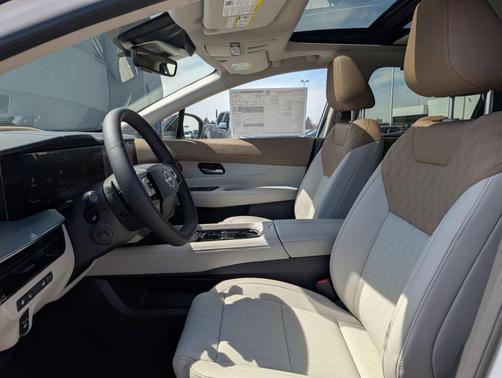 White / Black 2026 Nissan Murano Platinum