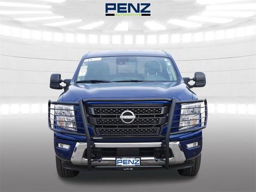 2023 Nissan Titan SV