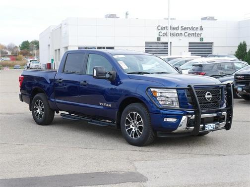 2023 Nissan Titan SV