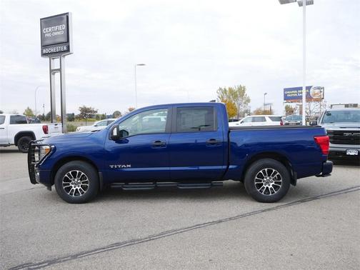 2023 Nissan Titan SV