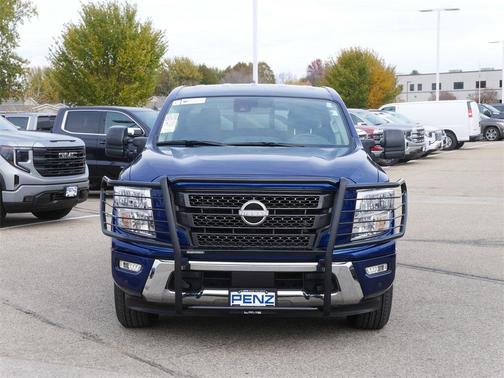 2023 Nissan Titan SV