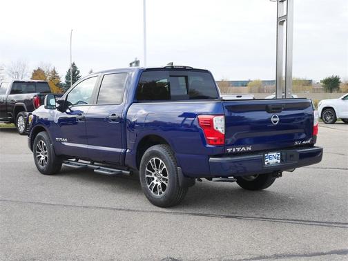2023 Nissan Titan SV
