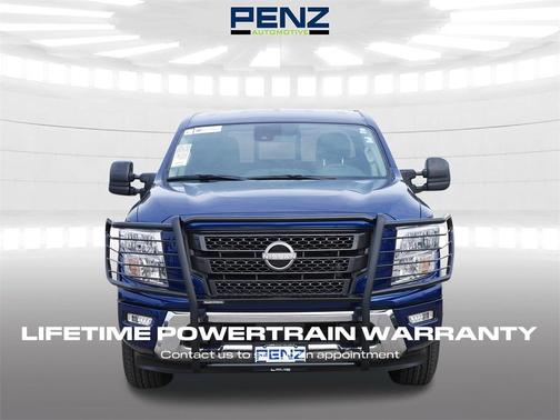 2023 Nissan Titan SV