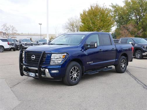 2023 Nissan Titan SV