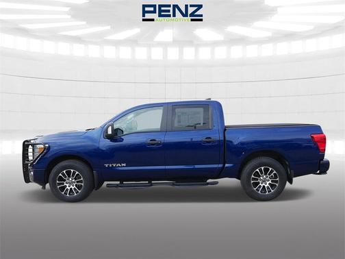 2023 Nissan Titan SV