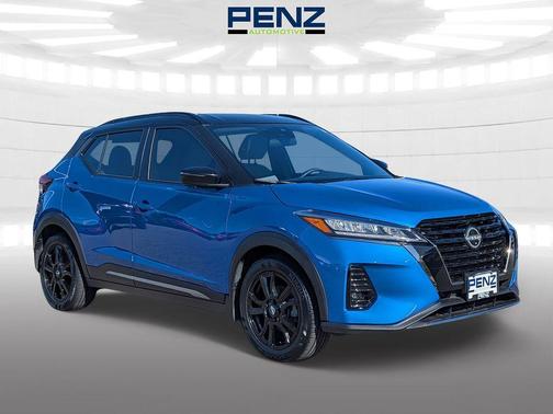 2 Tone Blue / Black 2023 Nissan Kicks SR