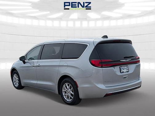 Silver Mist Clearcoat 2023 Chrysler Pacifica Touring-L