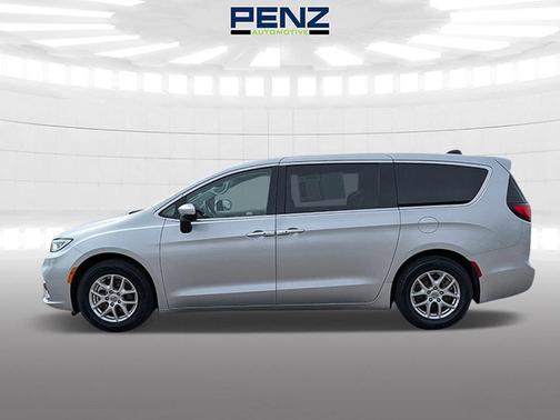 Silver Mist Clearcoat 2023 Chrysler Pacifica Touring-L