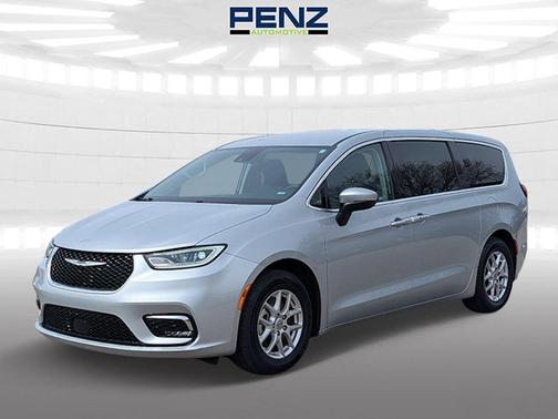 Silver Mist Clearcoat 2023 Chrysler Pacifica Touring-L