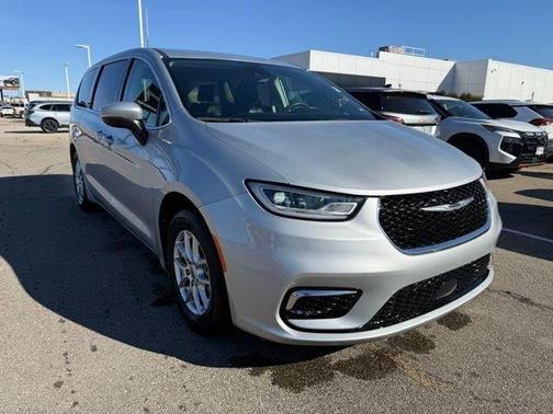 2023 Chrysler Pacifica Touring-L