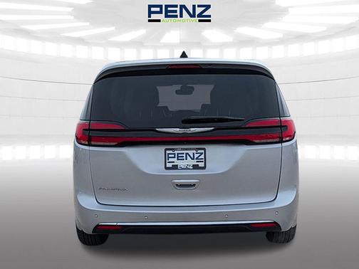 Silver Mist Clearcoat 2023 Chrysler Pacifica Touring-L