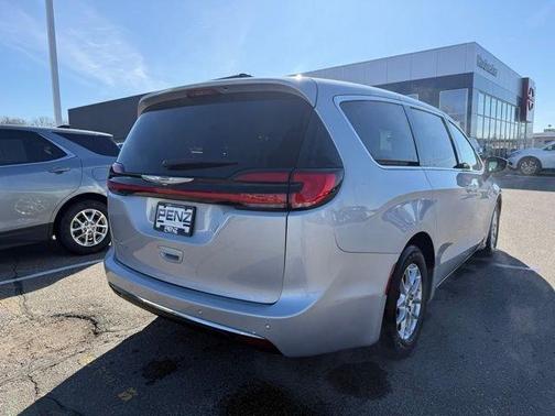 2023 Chrysler Pacifica Touring-L