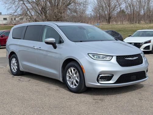 Silver Mist Clearcoat 2023 Chrysler Pacifica Touring-L