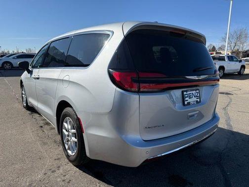 2023 Chrysler Pacifica Touring-L