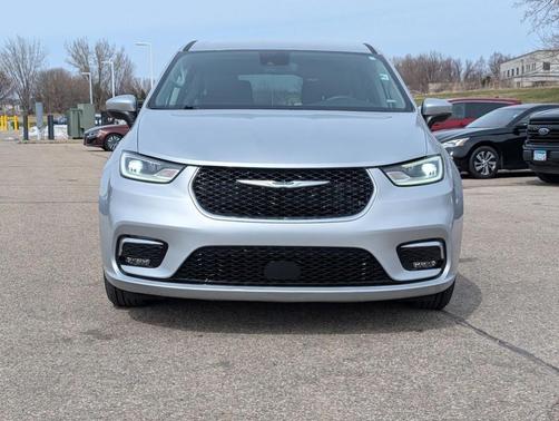 Silver Mist Clearcoat 2023 Chrysler Pacifica Touring-L