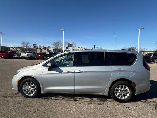 2023 Chrysler Pacifica Touring-L