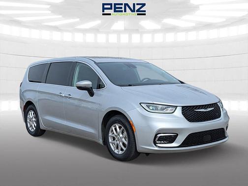 Silver Mist Clearcoat 2023 Chrysler Pacifica Touring-L