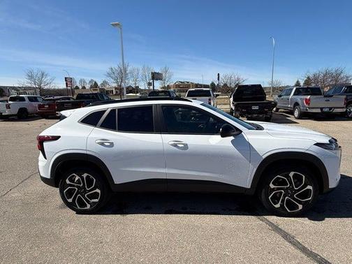 Summit White 2025 Chevrolet Trax 2RS