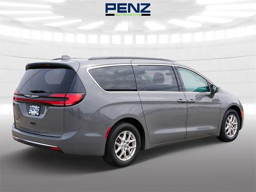 2022 Chrysler Pacifica Touring-L