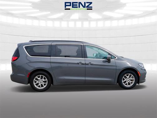 2022 Chrysler Pacifica Touring-L