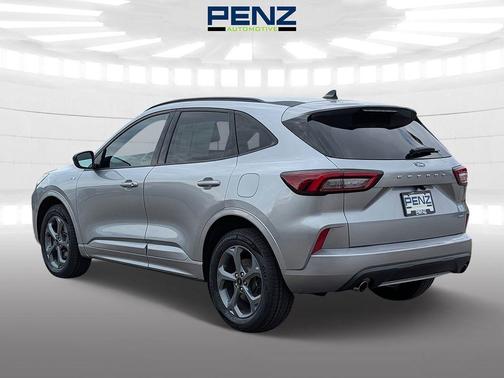 Carbonized Gray Metallic 2023 Ford Escape ST-Line