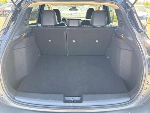 Super Black 2025 Nissan Kicks SR