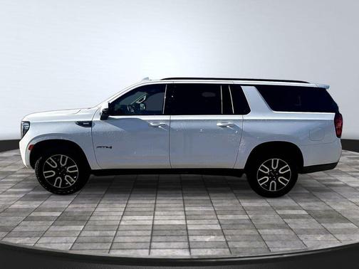 Summit White 2023 GMC Yukon XL AT4