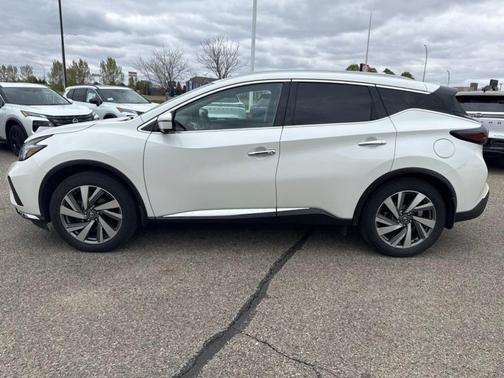 White 2019 Nissan Murano SL