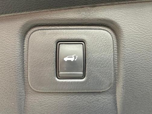 White 2019 Nissan Murano SL