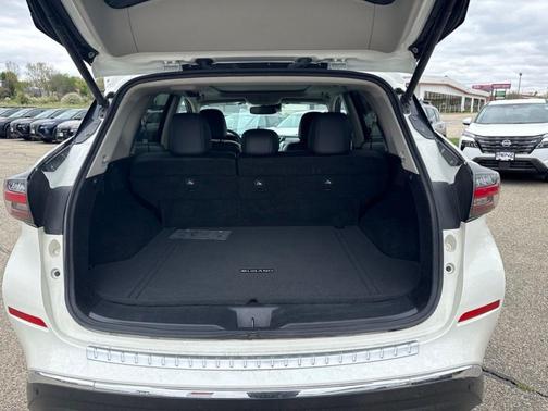 White 2019 Nissan Murano SL