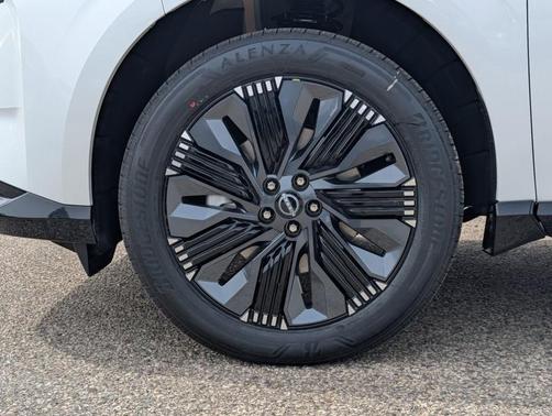 White / Black 2026 Nissan Murano Platinum