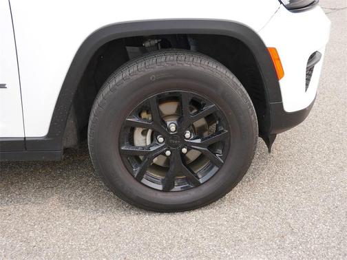 2024 Jeep Grand Cherokee Laredo